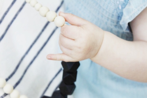mama-and-little-teething-necklace-giveaway-dearly-noted-lifestyle-blog-7
